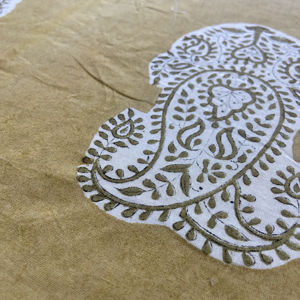 Tissu en coton imprimé à la main, base moutarde, motif Paisley Buta - Product Image 3