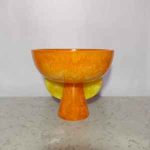 Tazón de resina artesanal con base de pedestal de anillo dorado ornamental para decoración elegante del hogar, centro de mesa de hotel, recipiente para servir - Product Image 2