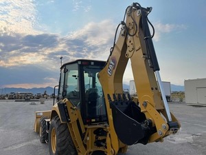 รถตักล้อยางมือสอง Caterpillar 416E พร้อมบุ้งกี๋หน้าและบุ้งกี๋หลังสำหรับงานก่อสร้าง - Product Image 4
