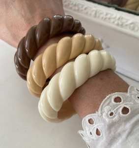 Fashionable <b>Resin</b> Bangles with Embedded <b>Stones</b>, Shells and Dried Leaves for Unique Artistic Gift or Boutique Use - Product Image 3