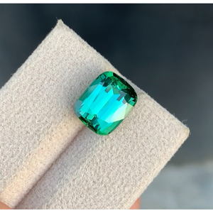 Tourmaline verte naturelle d'Afghanistan, taille coussin excellente, 5,28 carats, sans défaut. - Product Image 1