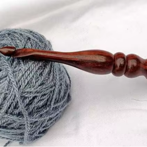 El mejor juego de ganchos de ganchillo de madera ecológicos al por mayor de la India, agarre suave y cómodo para ganchillo fácil - Product Image 1