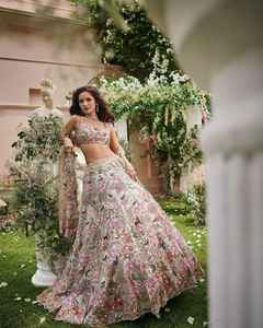 Lehenga hermoso y de mayor tendencia con 12 agujas Bordado de hilo multicolor pesado, trabajo de codificación, trabajo Jari - Product Image 5