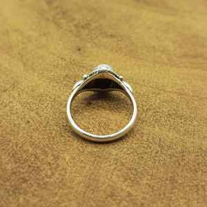 Bague empilable en pierres précieuses d'onyx noir bohème minimaliste Artisan en argent fin fabriqué pour les mariages et les fêtes - Product Image 4