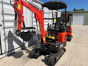Livraison gratuite Nouvelle mini-excavatrice sur chenilles CFG NT18K de 1,37 tonne |   15 CV pour moteur diesel |   Profondeur de creusement de 2,12 m |   Moteur PLC pour pince hydraulique - Product Image 4