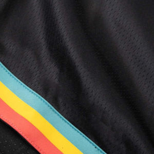 กางเกงว่ายน้ำชายสีพื้นขายส่งจากโรงงาน ความยาวเหนือเข่า แห้งเร็ว มีซับในตาข่าย เหมาะสำหรับชายหาด - Product Image 4