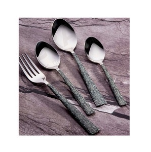 Ensemble de couverts de style fantaisie pour décor de table d'hôtel et de maison ensemble de couverts en métal en acier inoxydable avec poignée en laiton - Product Image 1