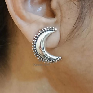 Pendientes de Luna Creciente Celestial Hechos a Mano en Oro de 14K, Elegantes Joyas de Plata de Ley 925, Regalo Elegante para Ella - Media Luna - Product Image 2