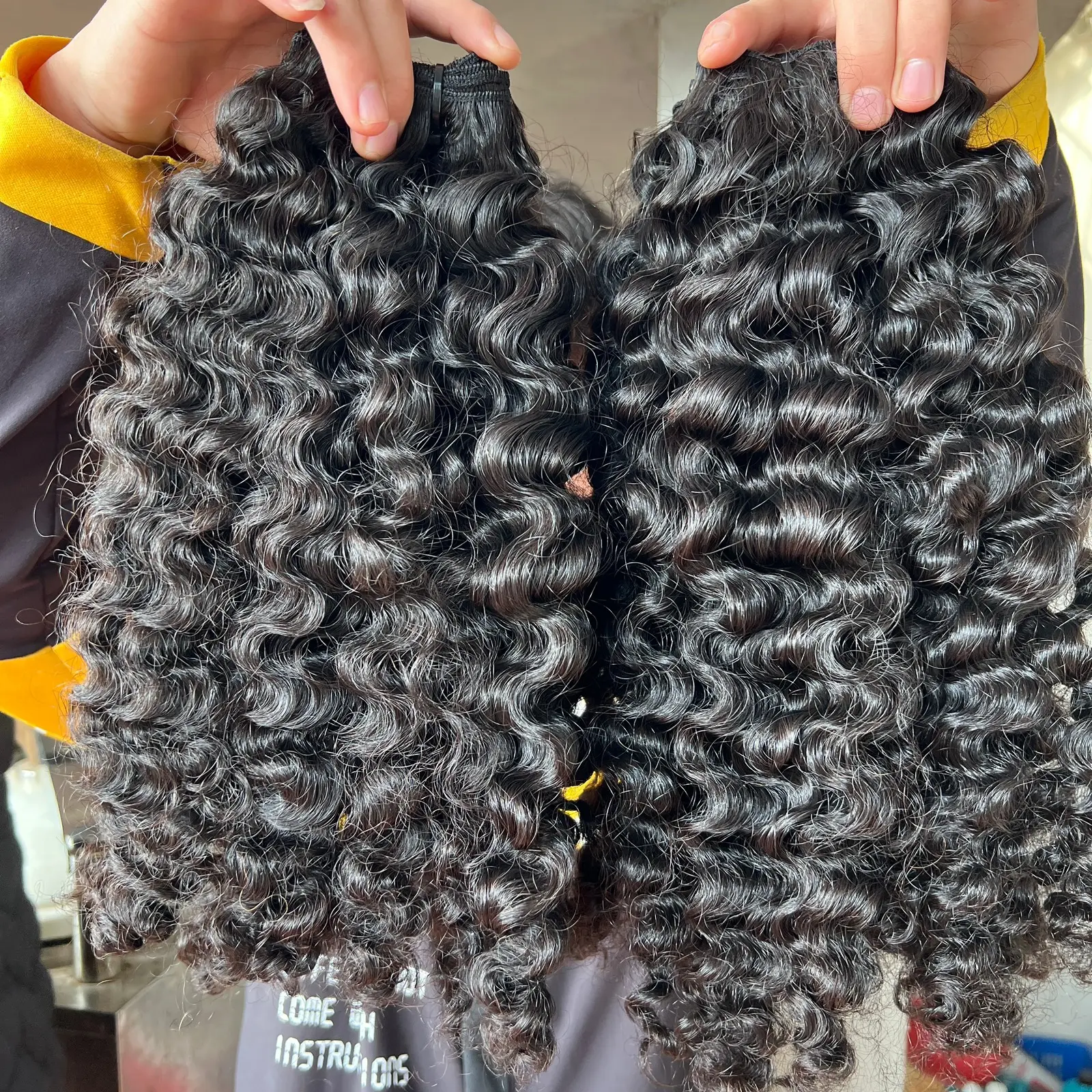 Bundel rambut Rusia rambut manusia keriting alami tidak diproses Wig ekstensi rambut manusia grosir