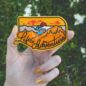 Gran oferta de alta calidad, parches bordados personalizados para planchar, lienzo personalizado, diseño de flores, hecho principalmente de tela, plástico de PVC - Product Image 5