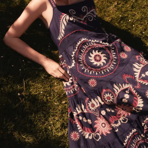 Vestido largo bohemio bordado para mujer, vestido de verano de algodón sin mangas con patrones florales étnicos - Product Image 1