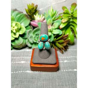 Bague en turquoise de Kingman et argent sterling, fabrication Navajo, bijou de collection culturelle, taille 8.25 - Product Image 1