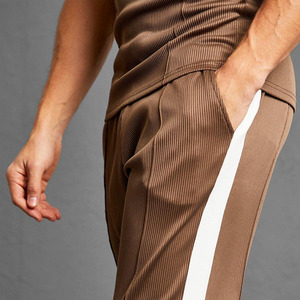 Pantalon décontracté à coupe droite en polyester et coton mélangé de couleur marron pour hommes les plus exigeants avec panneaux latéraux blancs à vendre - Product Image 4