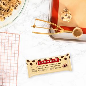 Barre de fruits et noix sans gluten Larabar, pâte à biscuits aux pépites de chocolat, 16 unités - Product Image 3