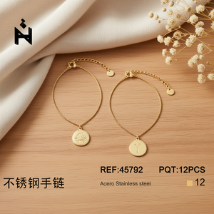 Brazalete de Acero Inoxidable con Baño de Oro, Dije del Zodiaco, Minimalista, Unisex, Elegante - Product Image 3