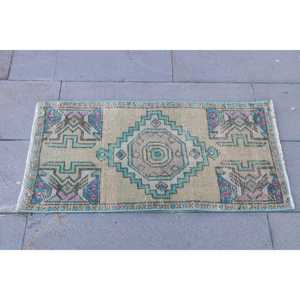 Alfombra turca vintage de 1.6x3.2 pies (49x98 cm), alfombra azul verde con lunares - Product Image 4