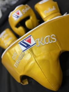 Ensembles de boxe personnalisés avec nom en cuir de vache de haute qualité fabriqués sur demande personnalisée disponibles dans toutes les couleurs - Product Image 2