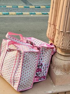 Bolso Tote de Moda Acolchado Floral de Algodón con Bordado, Cierre de Cremallera y Cadenas, Bolso Grande para Compras, Viajes Diarios y Playa - Product Image 2