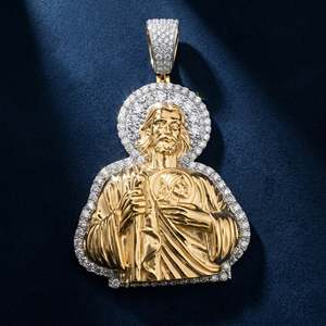 Pendentif Cœur Sacré en Moissanite Divine Radiance, détails argent et or, bijou religieux de luxe - Product Image 1