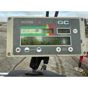 Grue à flèche Elliott 32117R d'occasion sur camion International, capacité de charge de 25 tonnes pour l'industrie de la construction - Product Image 3