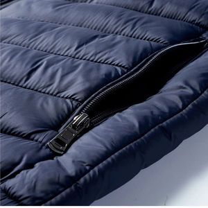 Chaqueta Acolchada Cómoda para Hombre con Aislamiento Ligero, Cierre de Cremallera, Manga Larga, Diseño Personalizado, Prenda Exterior Acolchada de Moda - Product Image 3