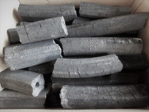 Charbon de bois de barbecue hexagonal fabriqué à la machine de sciure de bois du Vietnam Briquette à haute température pour barbecue et cuisson - Product Image 4