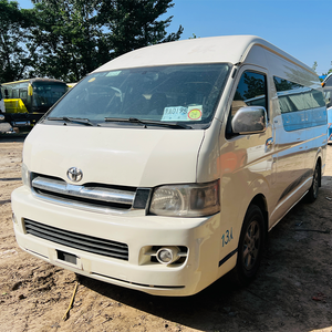 Minibús Hiace Muy Limpio, Gasolina, Manual, 13 Asientos, Envío a Todo el Mundo - Product Image 5