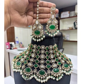 Conjunto de Collar y Aretes de Lujo con Perlas Kundan Chapadas en Oro de Primera Calidad, Estilo Tikka, para Bodas, Colección para Mujer - Product Image 1