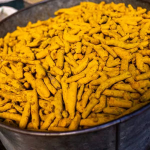 Rautimpex นิ้วขมิ้นดิบในฟาร์มที่ปลูกตามธรรมชาติ100% สีเข้มและกลิ่นหอมแรงสำหรับผู้ซื้อจำนวนมาก/ขายปลีกโดยตรงจากอินเดีย - Product Image 1