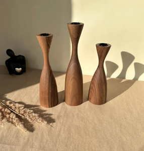 Juego al por mayor de 3 candelabros cónicos de madera hechos a mano para exhibición de mesa funeraria o decoración del hogar de Vietnam - Product Image 4