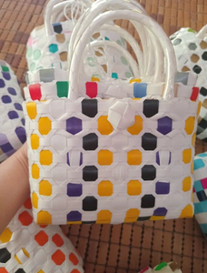 Bolso Tote tejido Premium con cierre seguro y llamativo diseño multicolor - Product Image 4