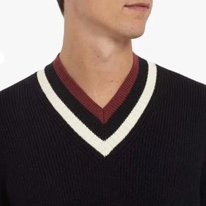 Pull en maille polaire à col en V rétro uni, imprimé numérique, chaud, ample, style universitaire, pull pour femme, personnalisable à l'avant - Product Image 3