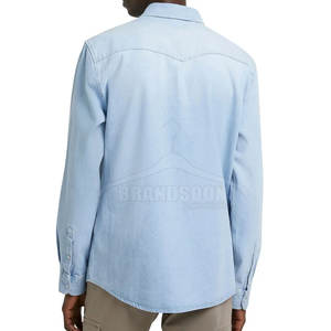 Chaquetas de Mezclilla para Hombre Hechas a Medida de la Mejor Calidad con Cuello Alto y Logotipo Frontal, 100% Algodón, Diseña la Tuya Propia, en Venta - Product Image 3