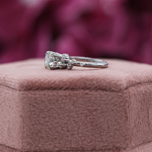 Anillo de compromiso de piedra de racimo de diamantes cultivados en laboratorio de corte redondo Anillo de compromiso de plata esterlina lujoso para mujer - Product Image 2