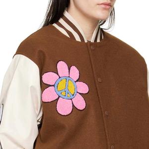 Chaqueta universitaria corta para mujer con diseño de cuello personalizado de estilo callejero 100% chaqueta universitaria corta transpirable para mujer con servicio OEM - Product Image 3