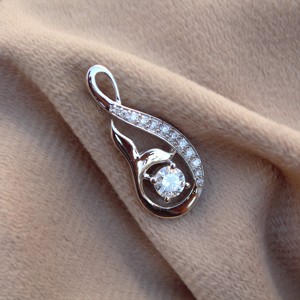 Moissanite ronde coupe pierre argent pendentif délicat pour elle incolore Moissanite bijoux cadeau pour femme - Product Image 5