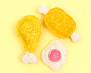 ของเล่นแมวแบบอินเทอร์แอคทีฟ รูปทรงขาไก่เหมือนจริง มีเสียงดัง ทนทาน ป้องกันการกัด ช่วยทำความสะอาดฟัน ลายการ์ตูน ทำจากวัสดุผ้า - Product Image 1