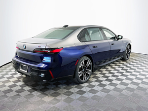 Sedán ejecutivo de lujo de 4 puertas 2024 que combina innovación. Equipado con un potente motor de gasolina y transmisión automática. - Product Image 2