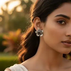 Pendientes de Diamantes en Oro Rosa para Mujer, Diseño Geométrico Moderno, Plata 925 Chapada en Oro, Regalo Perfecto para Compromiso o Boda - Product Image 2