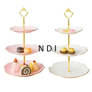 Soporte de servidor de pastel de taza decorativa con acabado personalizado para uso en fiestas de boda soporte de pastel de tres niveles de Metal de aspecto magnífico - Product Image 1