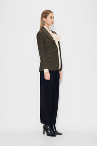 เสื้อเบลเซอร์ผ้าทวีดสุดหรูสำหรับผู้หญิง สไตล์มินิมอล ดีไซน์ทันสมัย แฟชั่นชั้นสูง ยั่งยืน - Product Image 3