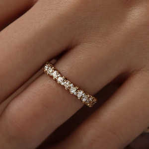 สายรัดสำหรับงานแต่งงานลูกแพร์และเพชรโมอีสตัดกลมสำหรับเจ้าสาวและคนรัก - Product Image 2