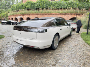 2025 nuova <span class=keywords><strong>berlina</strong></span> ibrida elettrica pura di lusso Maextro S800 da 1200km da 4 a 5 posti a doppio motore 4WD Hua Wei Maextro S800 EV Car - Product Image 5