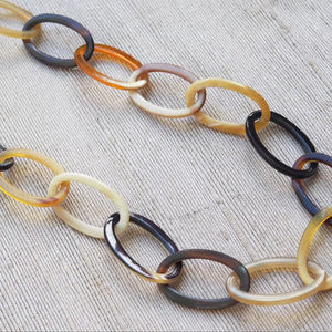 Collar de Lujo Hecho a Mano con Cuerno de Búfalo, Joyería Natural y Sostenible para Mujer, Alta Calidad - Product Image 1