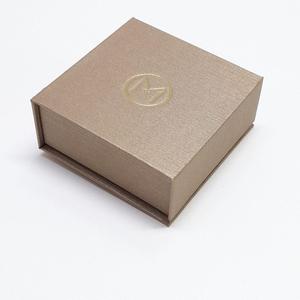 Joyero de terciopelo de cartón reciclable ecológico de alta calidad con impresión de logotipo, almacenamiento de pendientes personalizados de laminación mate - Product Image 1