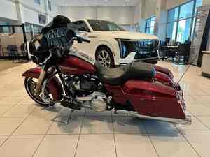 <b>Used</b> 2017 Har-leyDavi-dson Street Glide TouringPerformance SmoothControl ComfortPower RideEase - Product Image 5