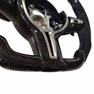 Volant en fibre de carbone à 3 branches pour Série 3, taille de prise en main de 40 mm, fabriqué en cuir, microfibre, plastique et alliage - Product Image 6