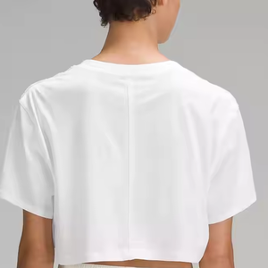 Camisetas recortadas para mujer con estampado personalizado disponibles en varios tamaños y colores - Product Image 2