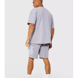 Logo personnalisé Ensemble été 2 pièces pour hommes T-Shirt à manches courtes et short cargo surdimensionné Streetwear décontracté pour hommes OEM - Product Image 6