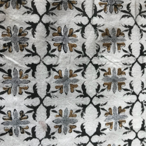 Tissu en coton imprimé à la main, motif géométrique noir en treillis avec des motifs floraux gris et moutarde - Product Image 1